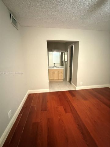 9450 Live Oak Pl 104, Davie, FL 33324