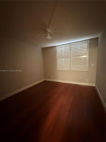 9450 Live Oak Pl 104, Davie, FL 33324