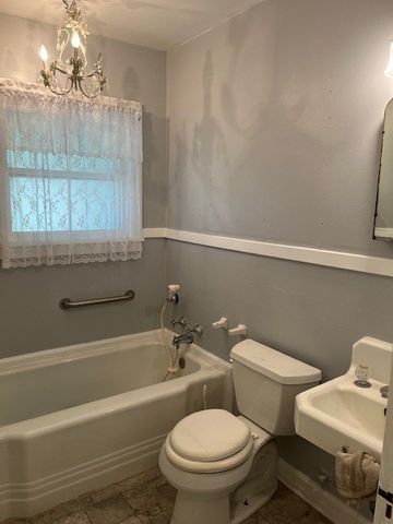 1015 Fourth St, Kerrville, TX 78028