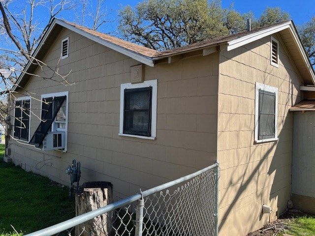 1015 Fourth St, Kerrville, TX 78028