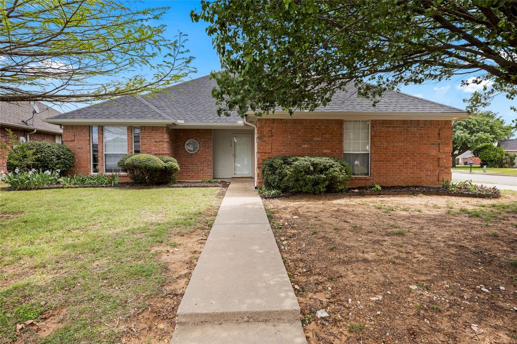 714 Remington Drive, Cleburne, TX 76033