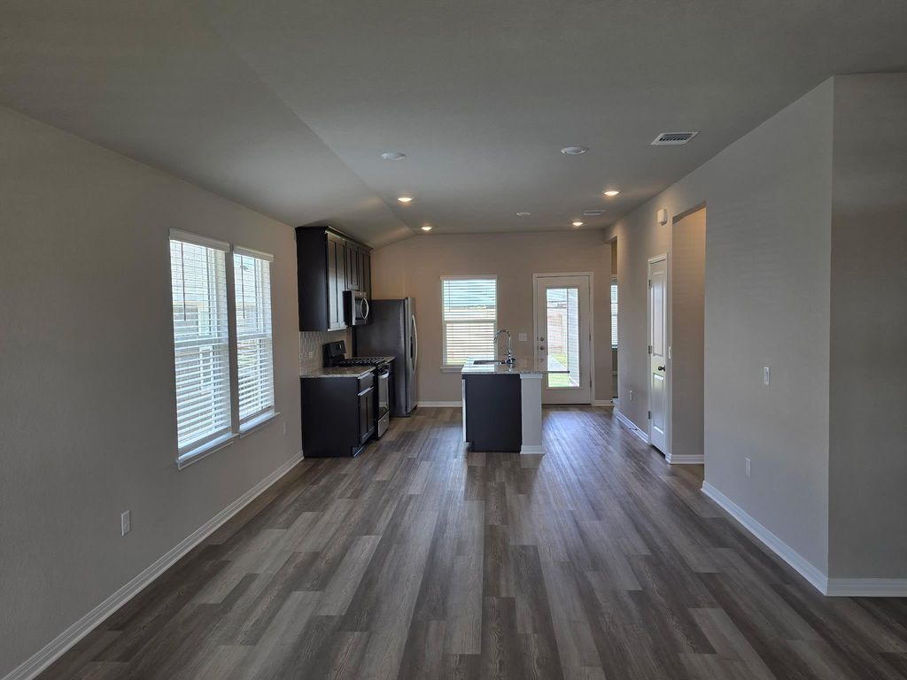 5100 Stockton LN, Del Valle, TX 78617