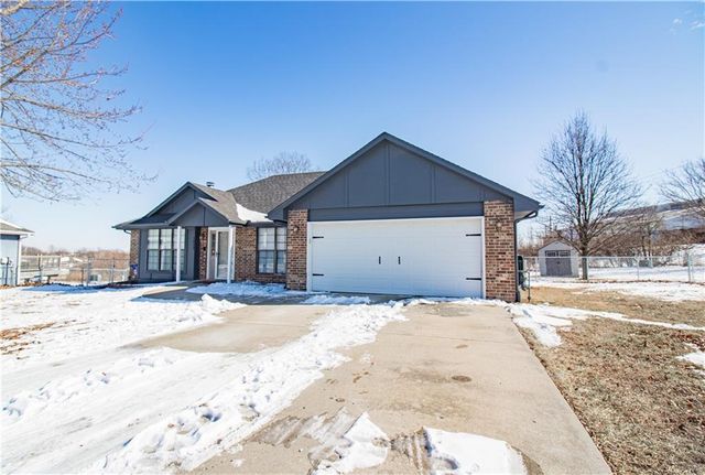 1022 Bedford Drive, Warrensburg, MO 64093