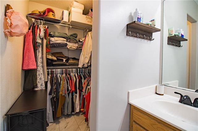 1022 Bedford Drive, Warrensburg, MO 64093