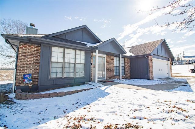 1022 Bedford Drive, Warrensburg, MO 64093