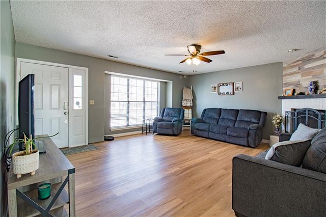 1022 Bedford Drive, Warrensburg, MO 64093