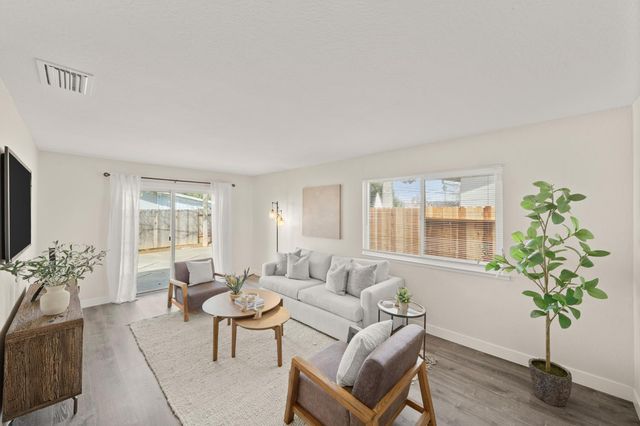 3298 Rosemont Dr, Sacramento, CA 95826