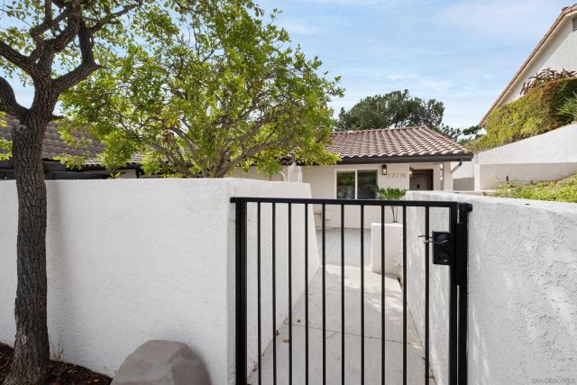 17976 Sencillo Lane, San Diego, CA 92128