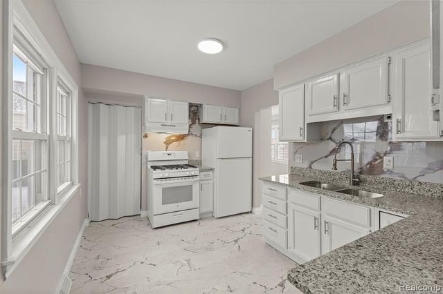 2841 Homeplace Street, Dearborn, MI 48124