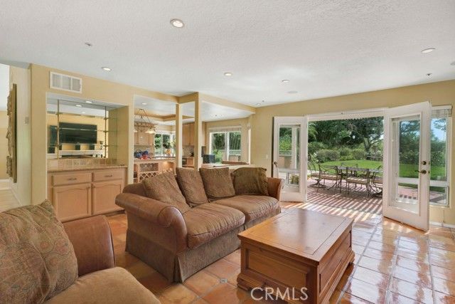 17816 Tuscan Drive, Granada Hills (los Angeles), CA 91344