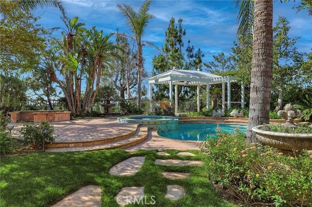 17816 Tuscan Drive, Granada Hills (los Angeles), CA 91344