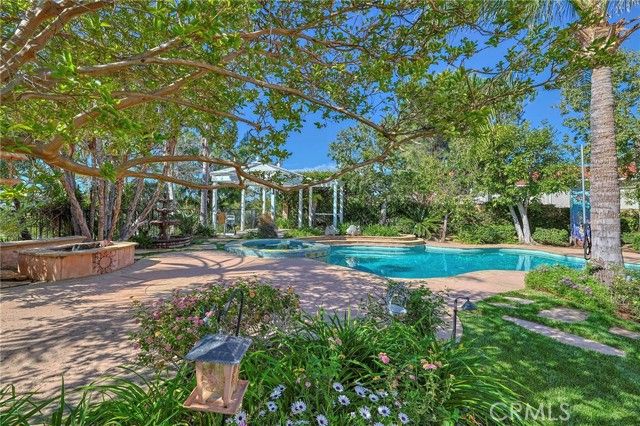 17816 Tuscan Drive, Granada Hills (los Angeles), CA 91344