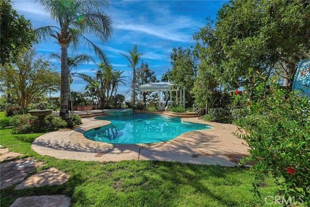 17816 Tuscan Drive, Granada Hills (los Angeles), CA 91344