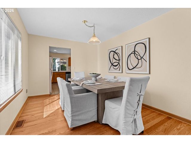 1037 Ne LIJA Loop, Portland, OR 97211