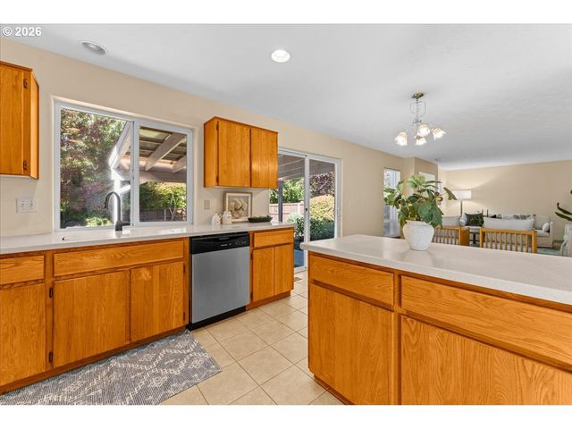 1037 Ne LIJA Loop, Portland, OR 97211