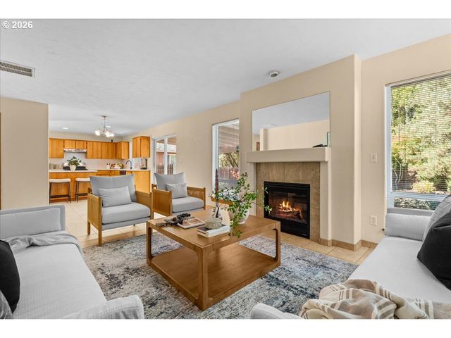 1037 Ne LIJA Loop, Portland, OR 97211