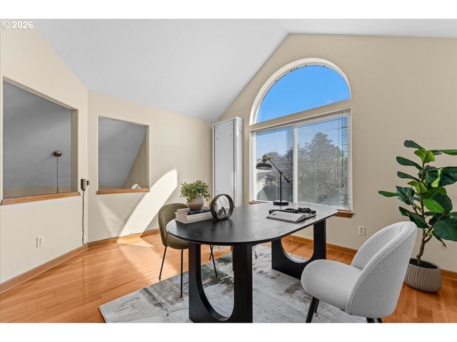 1037 Ne LIJA Loop, Portland, OR 97211