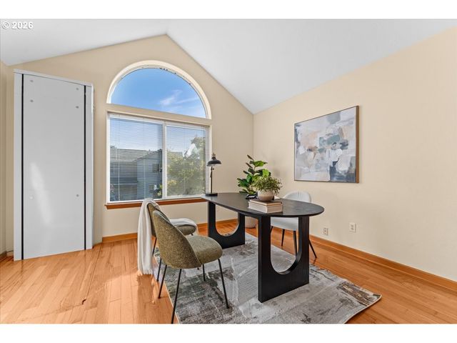 1037 Ne LIJA Loop, Portland, OR 97211