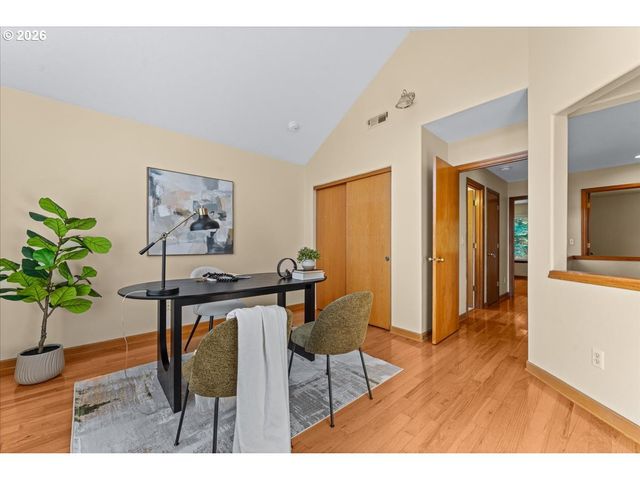 1037 Ne LIJA Loop, Portland, OR 97211