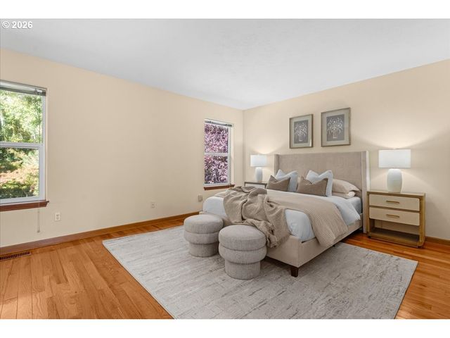 1037 Ne LIJA Loop, Portland, OR 97211