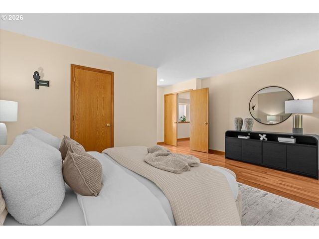 1037 Ne LIJA Loop, Portland, OR 97211