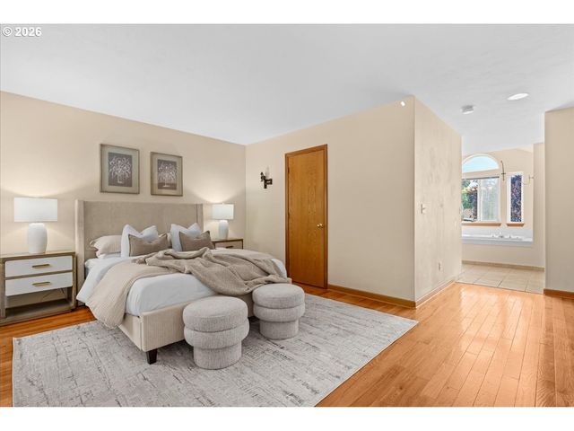 1037 Ne LIJA Loop, Portland, OR 97211