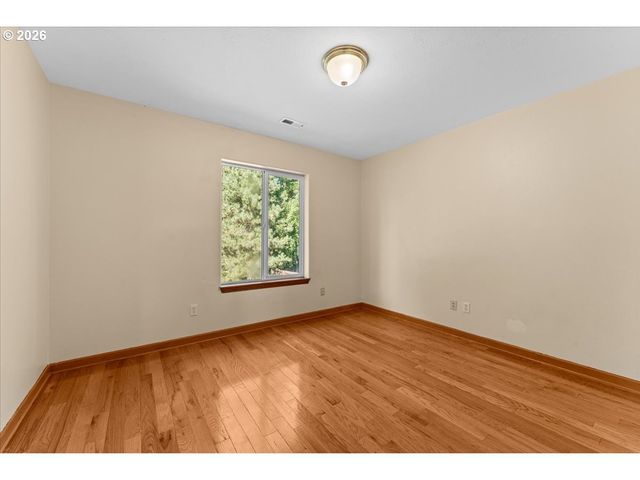 1037 Ne LIJA Loop, Portland, OR 97211