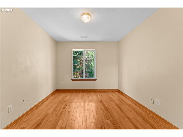 1037 Ne LIJA Loop, Portland, OR 97211