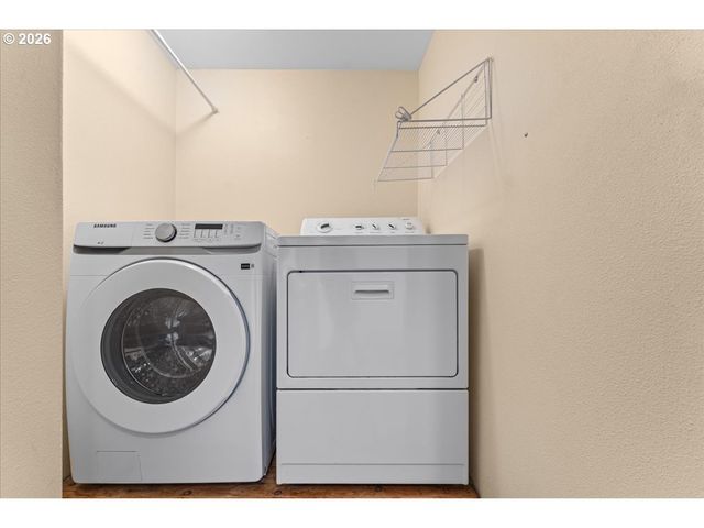 1037 Ne LIJA Loop, Portland, OR 97211