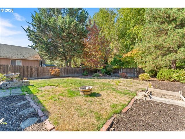 1037 Ne LIJA Loop, Portland, OR 97211