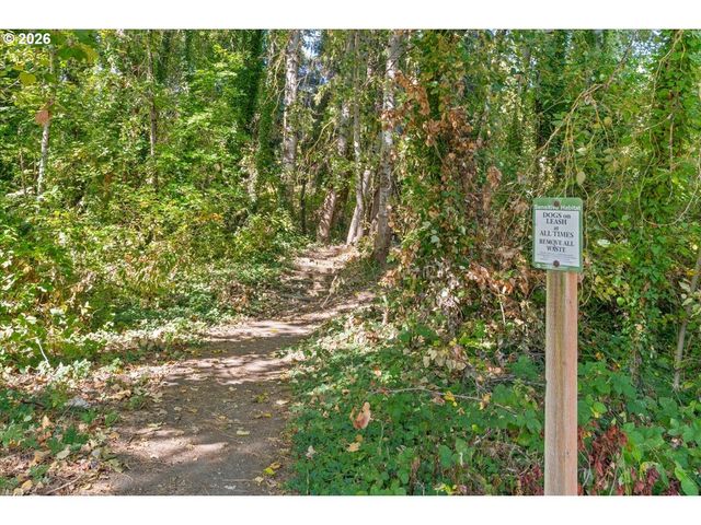 1037 Ne LIJA Loop, Portland, OR 97211