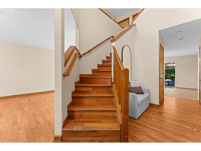 1037 Ne LIJA Loop, Portland, OR 97211