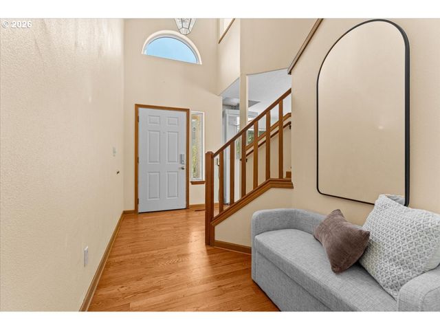 1037 Ne LIJA Loop, Portland, OR 97211