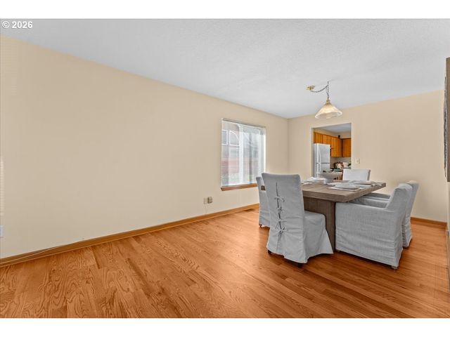 1037 Ne LIJA Loop, Portland, OR 97211