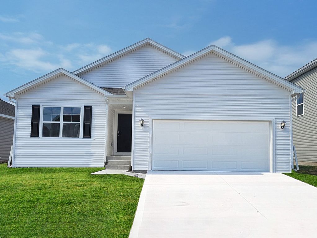 422 Kingfisher Drive, Norwalk, IA 50211
