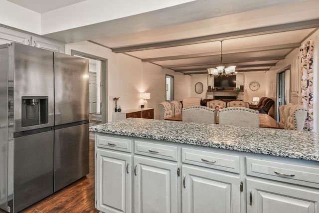 1455 S Oakmont Avenue, Springfield, MO 65809