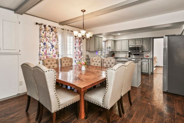 1455 S Oakmont Avenue, Springfield, MO 65809