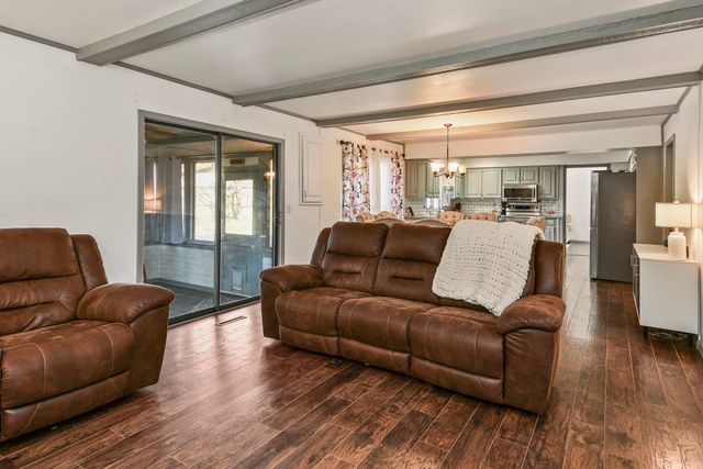 1455 S Oakmont Avenue, Springfield, MO 65809