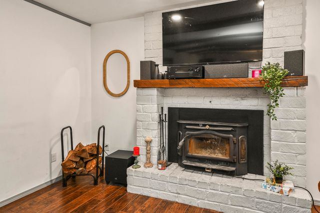 1455 S Oakmont Avenue, Springfield, MO 65809