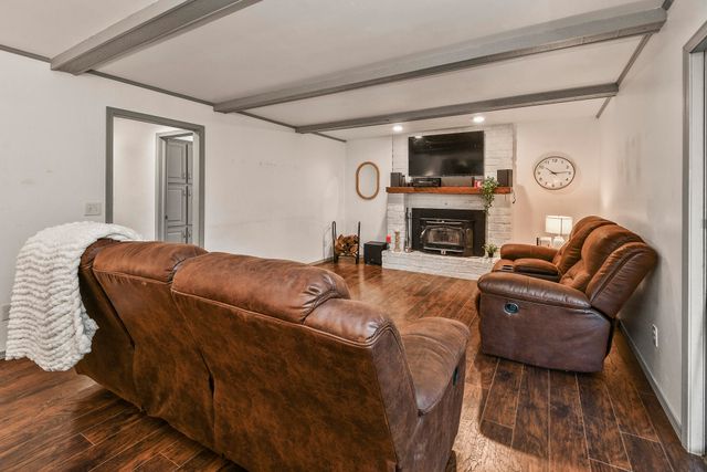 1455 S Oakmont Avenue, Springfield, MO 65809