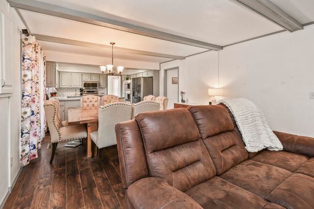 1455 S Oakmont Avenue, Springfield, MO 65809