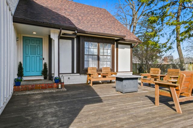 1455 S Oakmont Avenue, Springfield, MO 65809