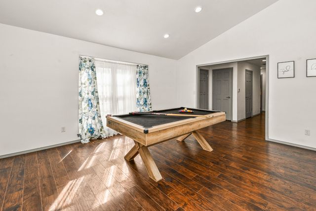 1455 S Oakmont Avenue, Springfield, MO 65809