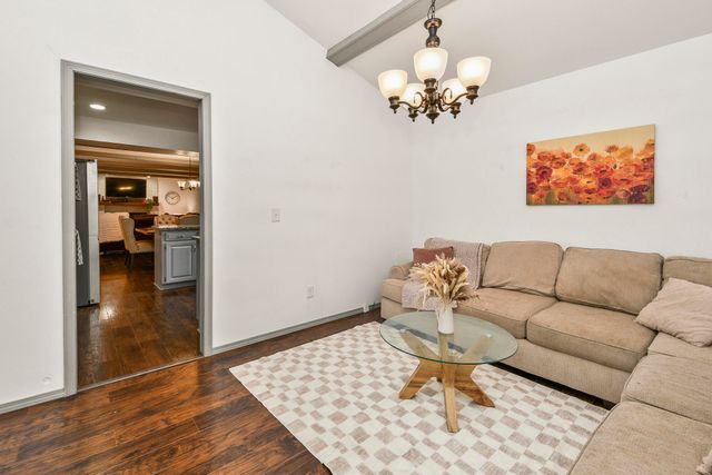 1455 S Oakmont Avenue, Springfield, MO 65809