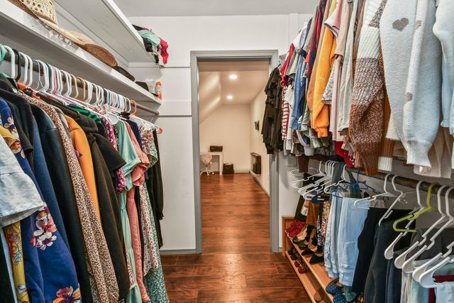 1455 S Oakmont Avenue, Springfield, MO 65809