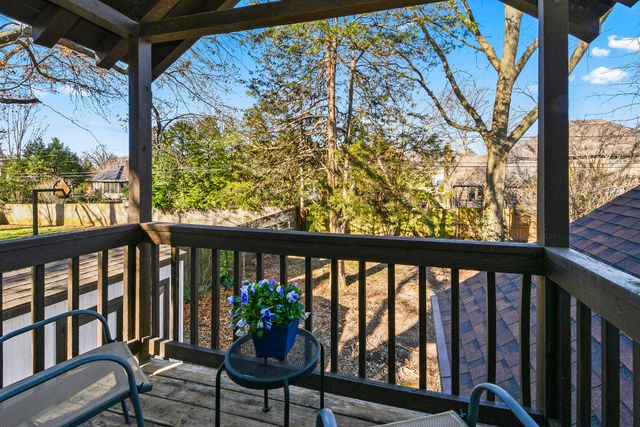 1455 S Oakmont Avenue, Springfield, MO 65809