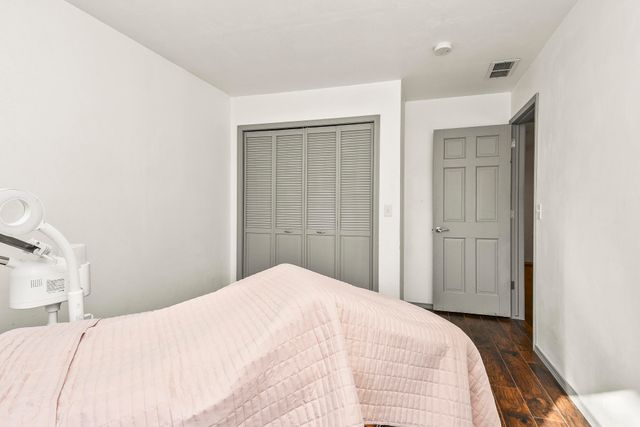 1455 S Oakmont Avenue, Springfield, MO 65809