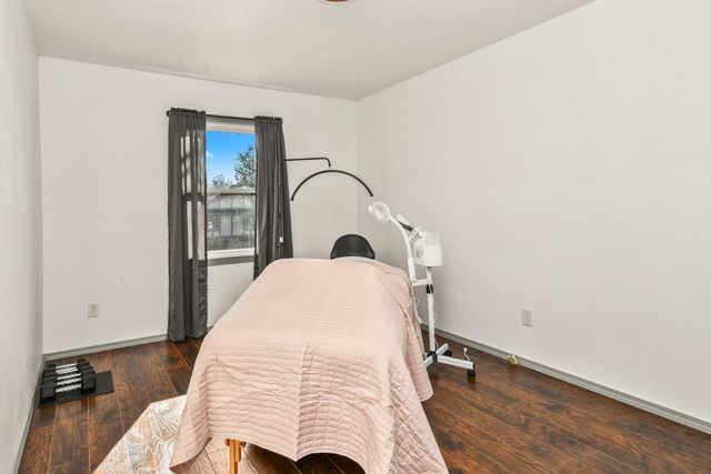 1455 S Oakmont Avenue, Springfield, MO 65809