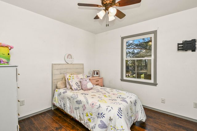 1455 S Oakmont Avenue, Springfield, MO 65809