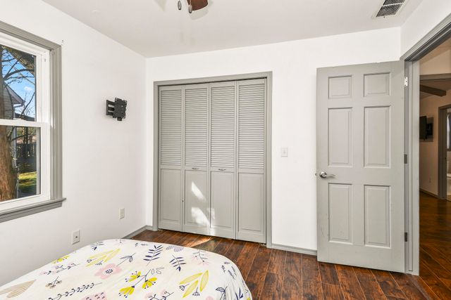 1455 S Oakmont Avenue, Springfield, MO 65809